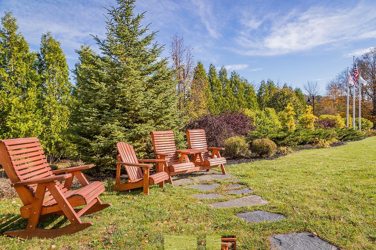 Berkshire Mountain Lodge Питсфийлд Екстериор снимка